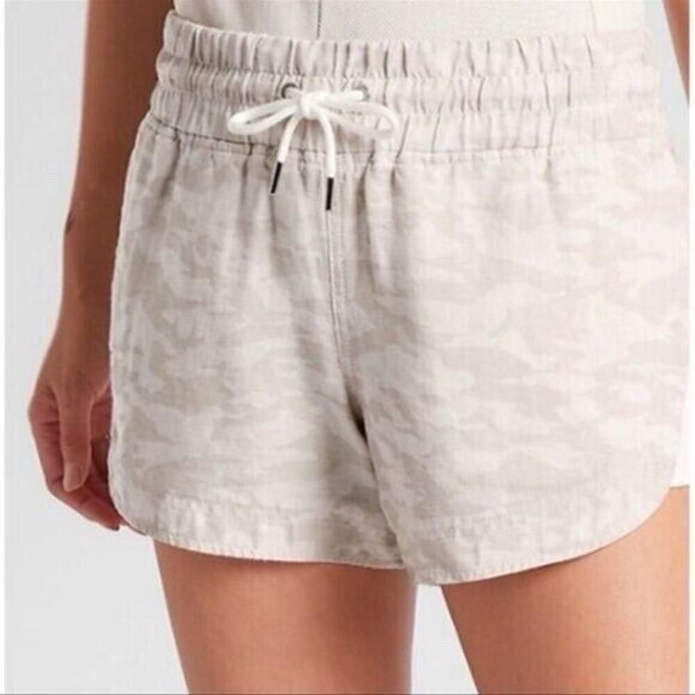 Athleta Women's Cabo Tide Linen Shortie Beige Camo Size 12 Travel Beach‎ Shorts
